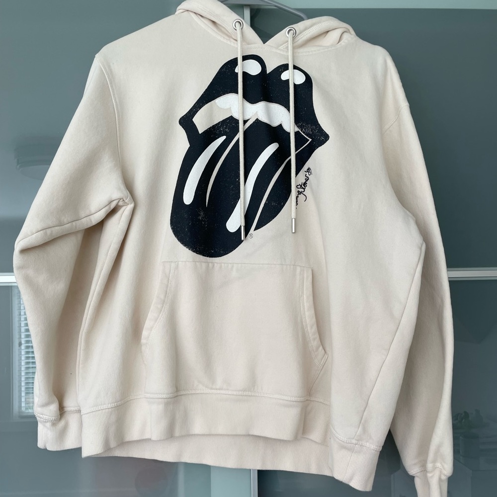 H&M tan sweatshirt